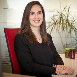 Bild zeigt infood Mitarbeiterin Laura Graffelner.